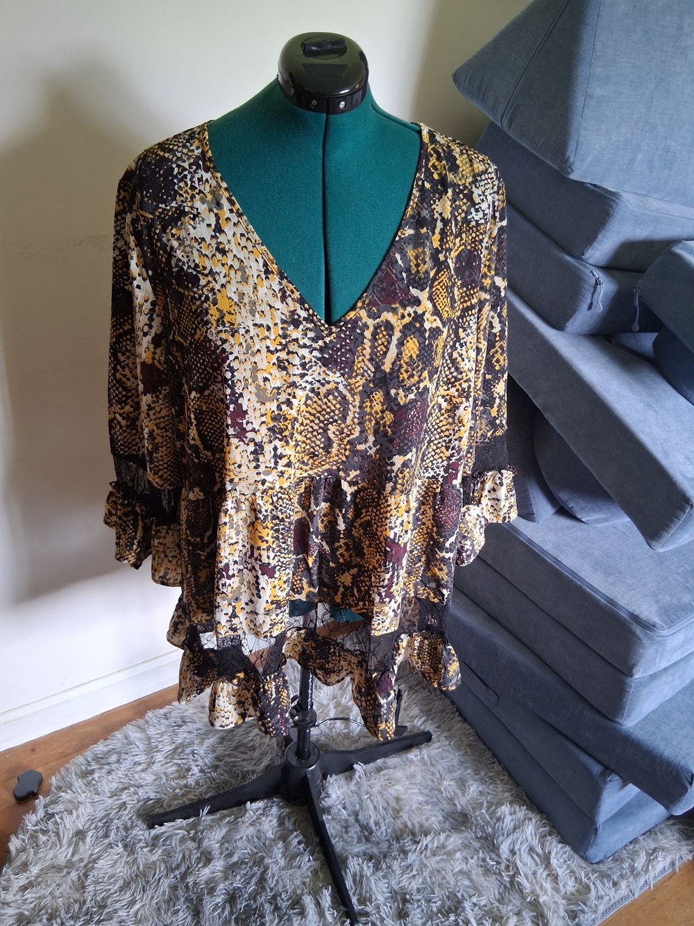 Women’s V-Neck Snake Print Ruffle Blouse in Yellow And Black NWT